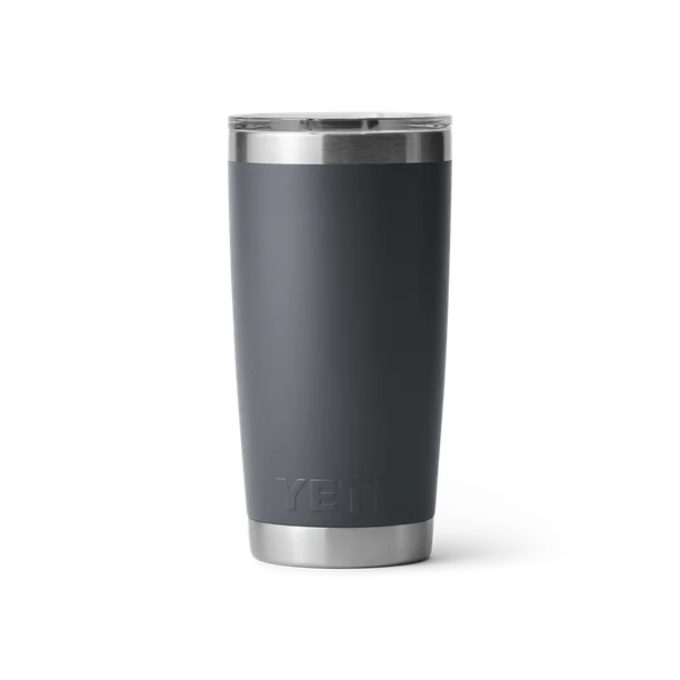 Termo YETI Rambler® Tumbler 20oz en color Charcoal (Gris), acero inoxidable con aislamiento al vacío